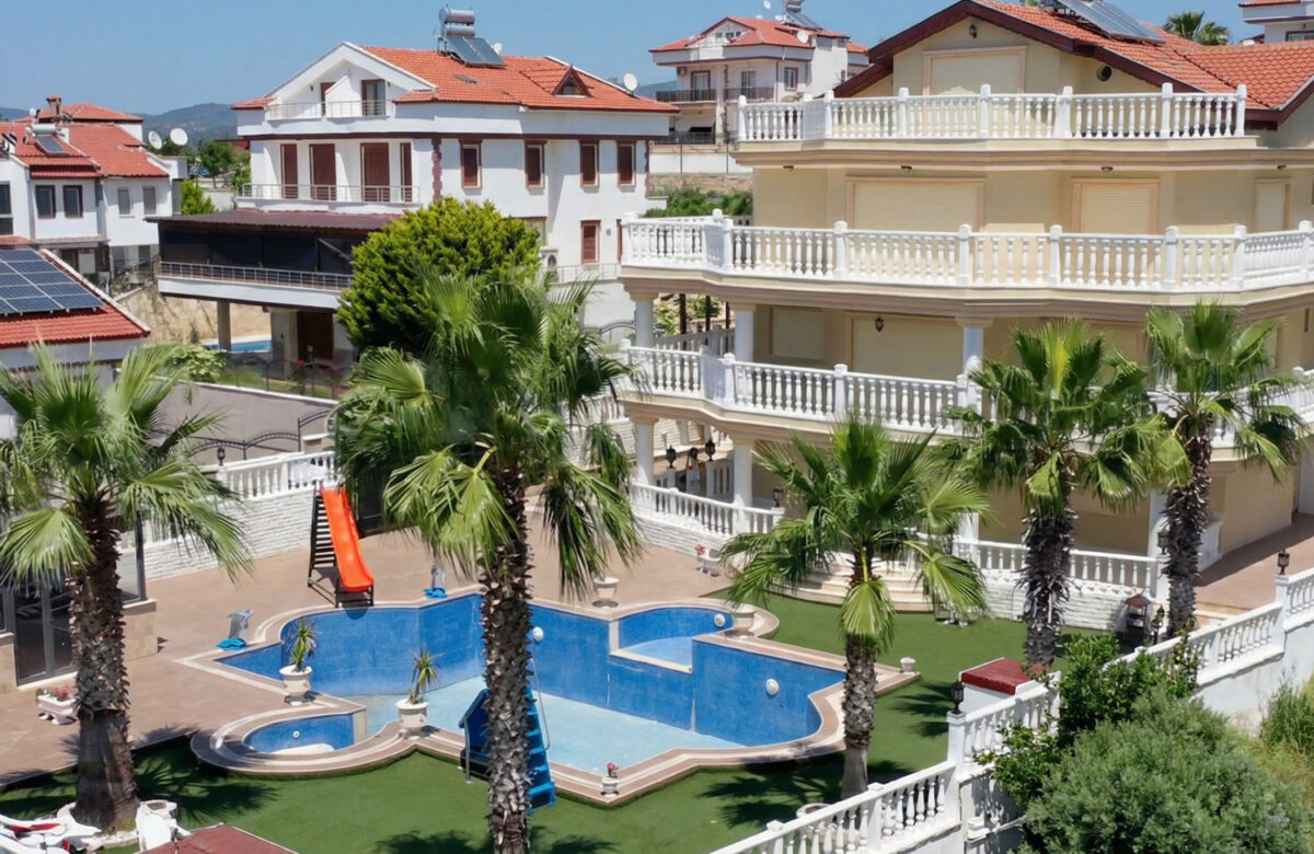Luxury Mansion on 1,100 m² Land