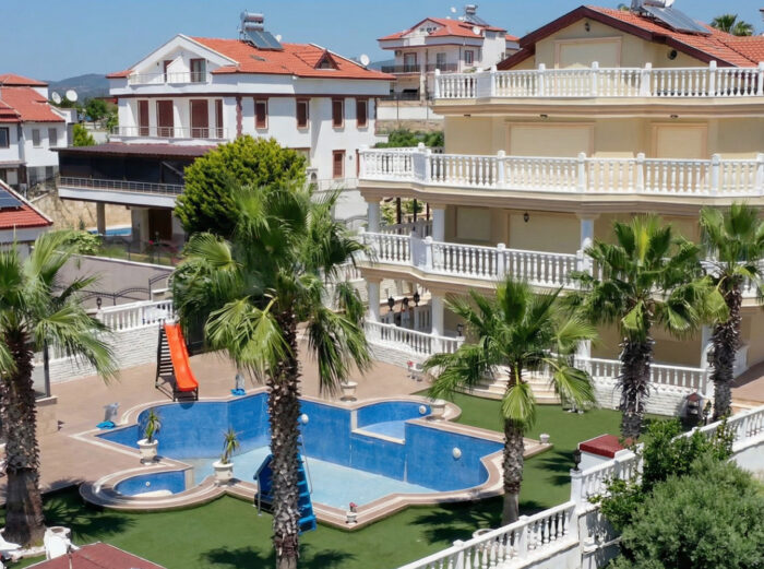 Luxury Mansion on 1,100 m² Land