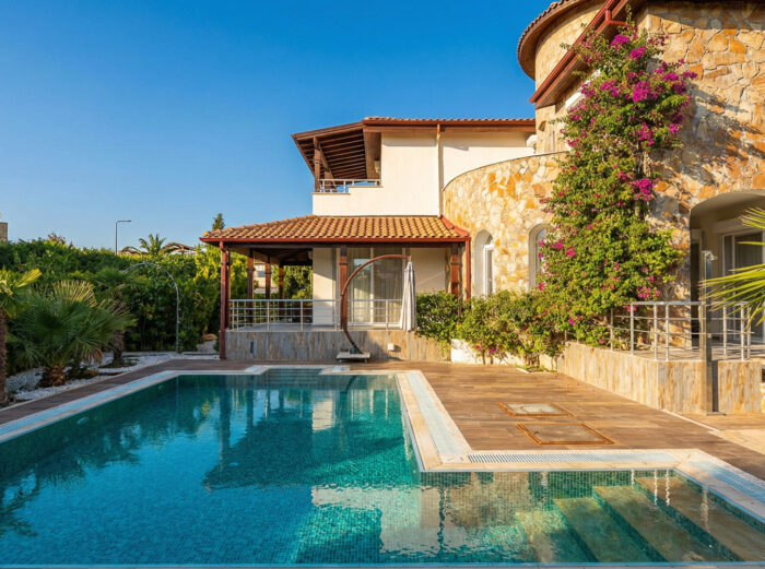 Luxury Villa on 800 m² Land